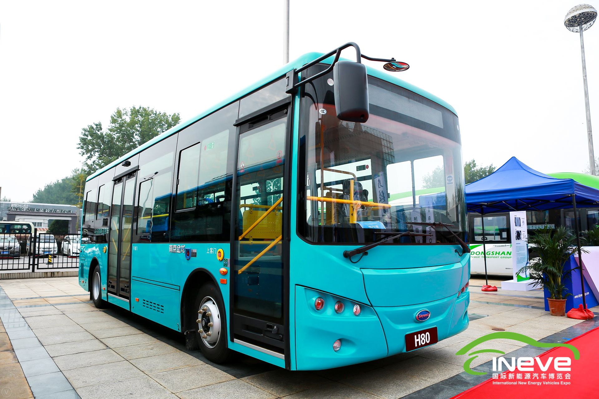 南京金龍亮相2018南京國(guó)際新能源汽車(chē)博覽會(huì)，斬獲殊榮！